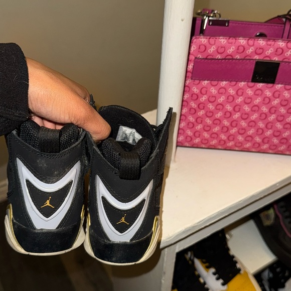 Jordan’s | 6Y / 8W - Picture 3 of 4